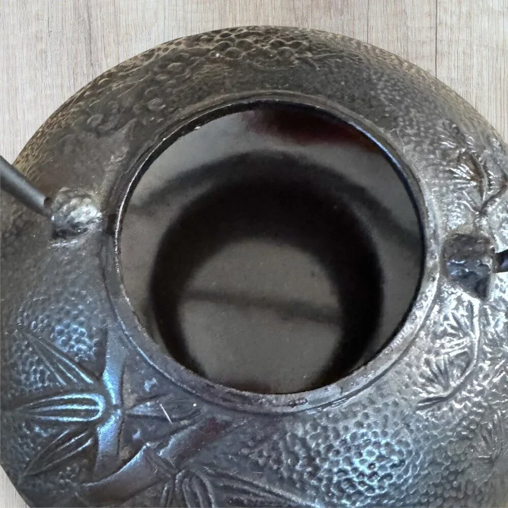 Vintage Japanese Tetsubin NAMBU TEKKI 2.5 CUP - 20oz Cast Iron Tea Pot Trivet
